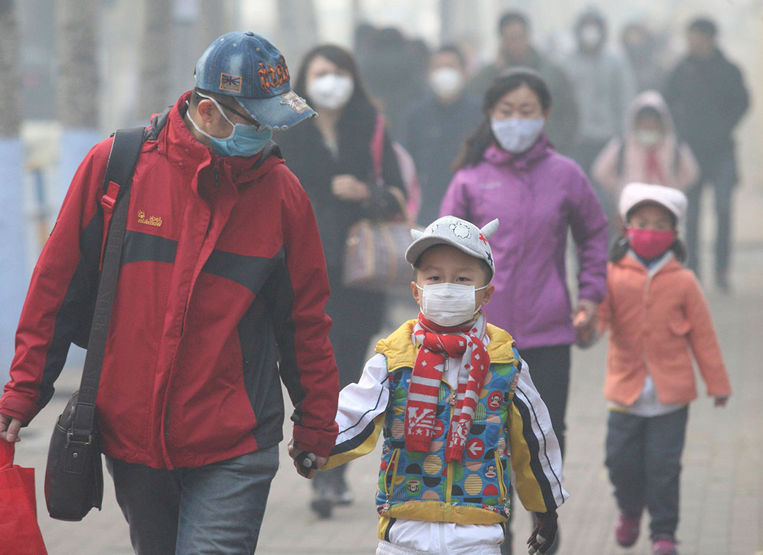 Сильная загрязнённость воздуха в некоторых городах азии послужила началом тренда на косметику Anti-Pollution, которая защищает кожу от загрязнения.
